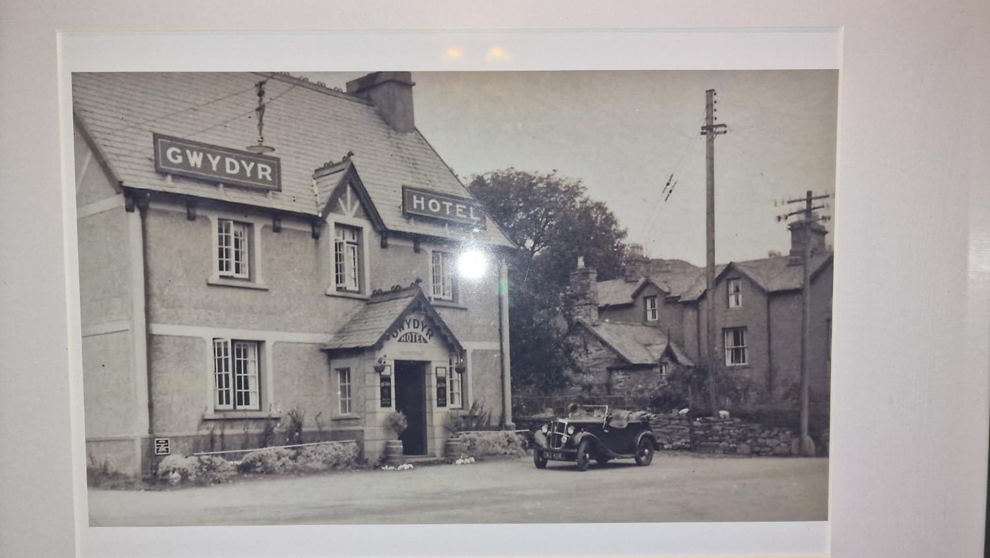 Y Gwydyr Hotel - 多尔威泽兰 外观 照片